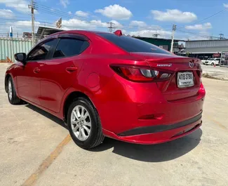 Wynajmij Mazda 2 2019 w Tajlandii. Paliwo: Benzyna. Moc:  KM ➤ Koszt od 800 THB za dobę.