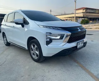 Mitsubishi Xpander – samochód kategorii Komfort, Minivan na wynajem w Tajlandii ✓ Depozyt 15000 THB ✓ Ubezpieczenie: OC, CDW, SCDW, Młody.