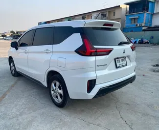 Silnik Benzyna  l – Wynajmij Mitsubishi Xpander na lotnisku Suvarnabhumi w Bangkoku.