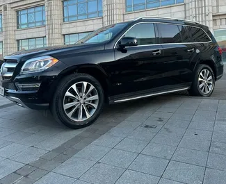 Wnętrze Mercedes-Benz GL450 do wynajęcia w Gruzji. Doskonały samochód 7-osobowy. ✓ Skrzynia Automatyczna.