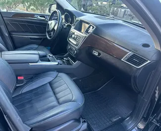 Silnik Benzyna 4,7 l – Wynajmij Mercedes-Benz GL450 w Tbilisi.