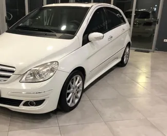 Wypożyczalnia Mercedes-Benz B-Class na lotnisku w Tiranie, Albania ✓ Nr 11959. ✓ Skrzynia Automatyczna ✓ Opinii: 0.