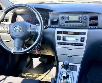 Toyota Corolla 2008 do wynajęcia na lotnisku w Tiranie. Limit przebiegu nieograniczony.