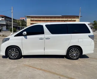 Toyota Alphard 2016 do wynajęcia na lotnisku Suvarnabhumi w Bangkoku. Limit przebiegu nieograniczony.