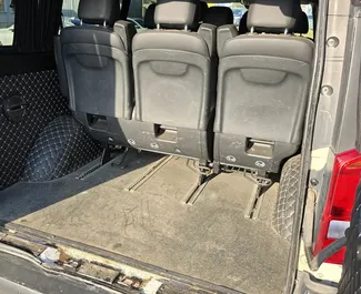 Wnętrze Mercedes-Benz Vito do wynajęcia w Gruzji. Doskonały samochód 8-osobowy. ✓ Skrzynia Automatyczna.