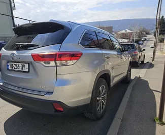 Wynajmij Toyota Highlander 2019 w Gruzji. Paliwo: Hybryda. Moc: 209 KM ➤ Koszt od 160 GEL za dobę.