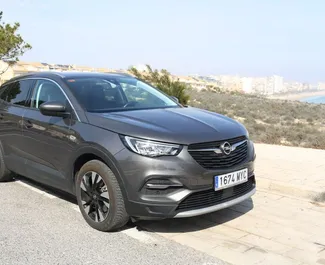 Wypożyczalnia Opel Grandland X w Alicante, Hiszpania ✓ Nr 11725. ✓ Skrzynia Automatyczna ✓ Opinii: 0.