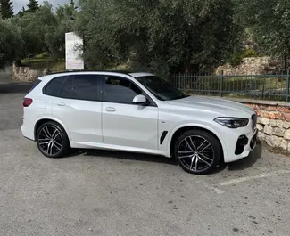 BMW X5 2022 do wynajęcia w Becici. Limit przebiegu nieograniczony.