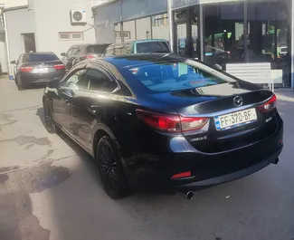 Wnętrze Mazda 6 do wynajęcia w Gruzji. Doskonały samochód 5-osobowy. ✓ Skrzynia Automatyczna.