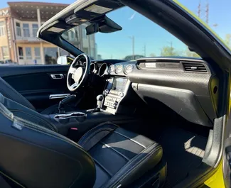 Silnik Benzyna 2,3 l – Wynajmij Ford Mustang Cabrio w Tbilisi.