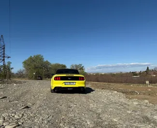 Wynajmij Ford Mustang Cabrio 2022 w Gruzji. Paliwo: Benzyna. Moc: 320 KM ➤ Koszt od 247 GEL za dobę.