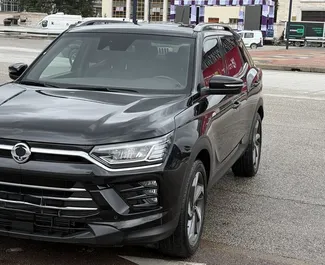 Wynajmij SsangYong Korando Turismo 2023 w Albanii. Paliwo: Benzyna. Moc: 140 KM ➤ Koszt od 30 EUR za dobę.