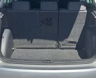 Volkswagen Golf Plus 2010 do wynajęcia w Durres. Limit przebiegu nieograniczony.