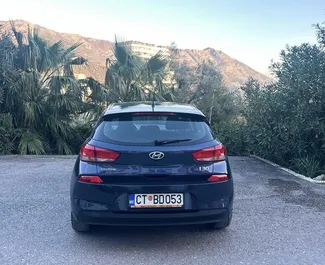 Hyundai i30 2019 do wynajęcia w Becici. Limit przebiegu nieograniczony.