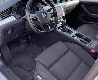 Wynajmij Volkswagen Passat Variant 2017 w Czarnogórze. Paliwo: Diesel. Moc: 140 KM ➤ Koszt od 30 EUR za dobę.