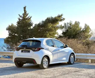 Wypożyczalnia Toyota Yaris w Budvie, Czarnogóra ✓ Nr 12360. ✓ Skrzynia Automatyczna ✓ Opinii: 1.