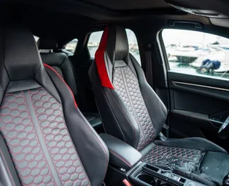 Audi RS3 2023 do wynajęcia w Alicante. Limit przebiegu 200 km/dzień.