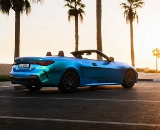 BMW 430i Cabrio 2022 do wynajęcia w Dubaju. Limit przebiegu 250 km/dzień.