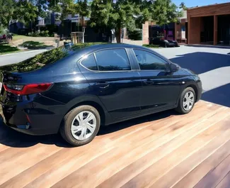 Wynajmij Honda City 2023 w Tajlandii. Paliwo: Benzyna. Moc:  KM ➤ Koszt od 650 THB za dobę.