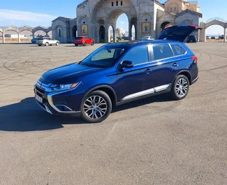 Wynajmij Mitsubishi Outlander 2017 w Gruzji. Paliwo: Benzyna. Moc: 172 KM ➤ Koszt od 118 GEL za dobę.