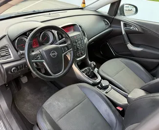 Opel Astra 2018 do wynajęcia w Durres. Limit przebiegu nieograniczony.