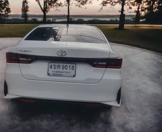 Wynajmij Toyota Yaris Ativ 2023 w Tajlandii. Paliwo: Benzyna. Moc:  KM ➤ Koszt od 600 THB za dobę.