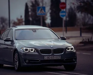BMW 528i – samochód kategorii Premium na wynajem w Azerbejdżanie ✓ Depozyt 300 AZN ✓ Ubezpieczenie: OC, CDW.