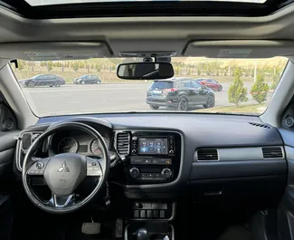 Wynajmij Mitsubishi Outlander 2017 w Gruzji. Paliwo: Benzyna. Moc: 172 KM ➤ Koszt od 118 GEL za dobę.