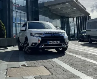 Mitsubishi Outlander 2017 – wynajem od właścicieli w Tbilisi (Gruzja).