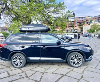 Mitsubishi Outlander Xl 2018 do wynajęcia w Tbilisi. Limit przebiegu nieograniczony.
