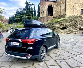 Wynajmij Mitsubishi Outlander Xl 2018 w Gruzji. Paliwo: Benzyna. Moc: 170 KM ➤ Koszt od 85 GEL za dobę.