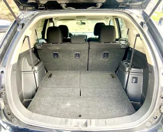 Wnętrze Mitsubishi Outlander Xl do wynajęcia w Gruzji. Doskonały samochód 7-osobowy. ✓ Skrzynia Automatyczna.