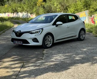 Renault Clio 5 – samochód kategorii Ekonomiczny na wynajem w Czarnogórze ✓ Depozyt 200 EUR ✓ Ubezpieczenie: OC, CDW, SCDW, FDW, Zagranica.