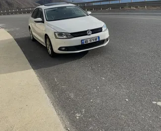 Wypożyczalnia Volkswagen Jetta na lotnisku w Tiranie, Albania ✓ Nr 13049. ✓ Skrzynia Automatyczna ✓ Opinii: 0.