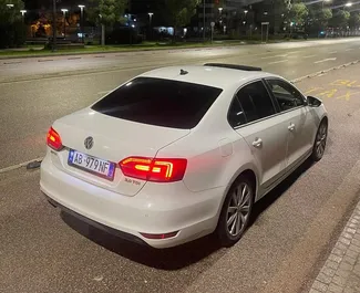 Wynajem samochodu Volkswagen Jetta nr 13049 (Automatyczna) na lotnisku w Tiranie, z silnikiem 2,0l. Diesel ➤ Bezpośrednio od Amari w Albanii.