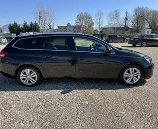 Wynajmij Peugeot 308 SW 2015 w Albanii. Paliwo: Diesel. Moc:  KM ➤ Koszt od 15 EUR za dobę.