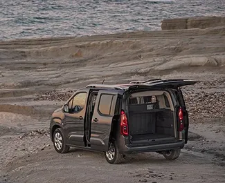 Wynajem samochodu Opel Combo Life nr 7513 (Automatyczna) w Stambule, z silnikiem 1,5l. Diesel ➤ Bezpośrednio od Mustafa w Turcji.