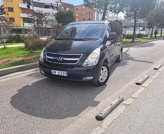 Wynajmij Hyundai Starex 2014 w Albanii. Paliwo: Diesel. Moc:  KM ➤ Koszt od 115 EUR za dobę.