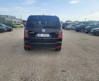 Volkswagen Touran 2009 do wynajęcia w Tiranie. Limit przebiegu nieograniczony.
