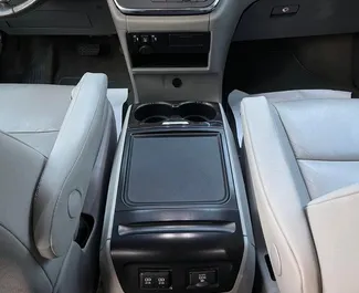 Toyota Sienna – samochód kategorii Komfort, Minivan na wynajem w Armenii ✓ Depozyt 440 USD ✓ Ubezpieczenie: OC, CDW, FDW.