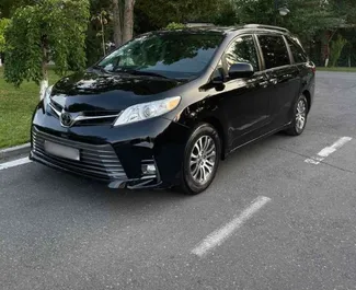 Silnik Benzyna 3,5 l – Wynajmij Toyota Sienna w Erewaniu.