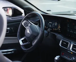 Silnik Benzyna 2,3 l – Wynajmij Ford Mustang Cabrio w Dubaju.