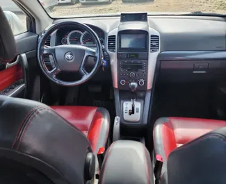 Wynajmij Chevrolet Captiva 2014 w Albanii. Paliwo: Diesel. Moc: 184 KM ➤ Koszt od 40 EUR za dobę.