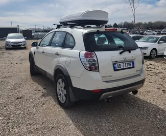Wynajem samochodu Chevrolet Captiva nr 8081 (Automatyczna) na lotnisku w Tiranie, z silnikiem 2,2l. Diesel ➤ Bezpośrednio od Johanes w Albanii.