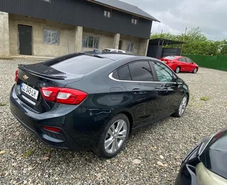 Chevrolet Cruze – samochód kategorii Komfort na wynajem w Gruzji ✓ Depozyt 300 GEL ✓ Ubezpieczenie: OC, CDW, SCDW, FDW, Od Kradzieży, Zagranica.