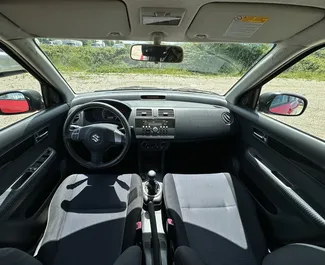 Wynajem samochodu Suzuki Swift nr 13186 (Manualna) na lotnisku w Tiranie, z silnikiem 1,3l. Benzyna ➤ Bezpośrednio od Enrigen w Albanii.
