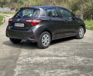 Toyota Yaris 2019 do wynajęcia w Budvie. Limit przebiegu nieograniczony.