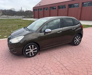Wynajmij Citroen C3 2014 w Czarnogórze. Paliwo: Diesel. Moc: 80 KM ➤ Koszt od 25 EUR za dobę.