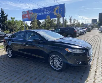Wnętrze Ford Fusion Sedan do wynajęcia w Gruzji. Doskonały samochód 5-osobowy. ✓ Skrzynia Automatyczna.