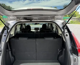 Wynajmij Mitsubishi Xpander 2024 w Tajlandii. Paliwo: Benzyna. Moc: 105 KM ➤ Koszt od 1700 THB za dobę.